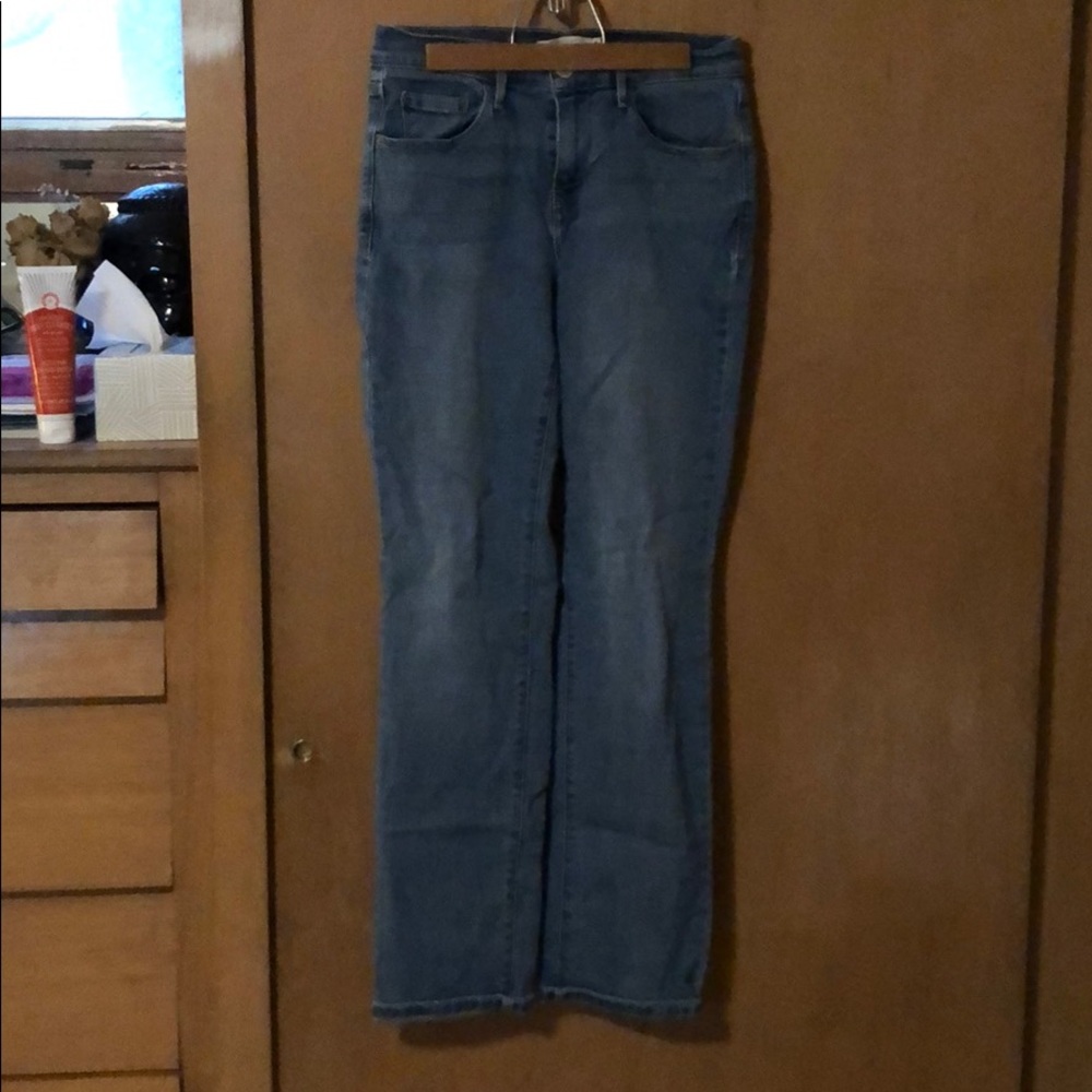 Women’s Levi jeans
